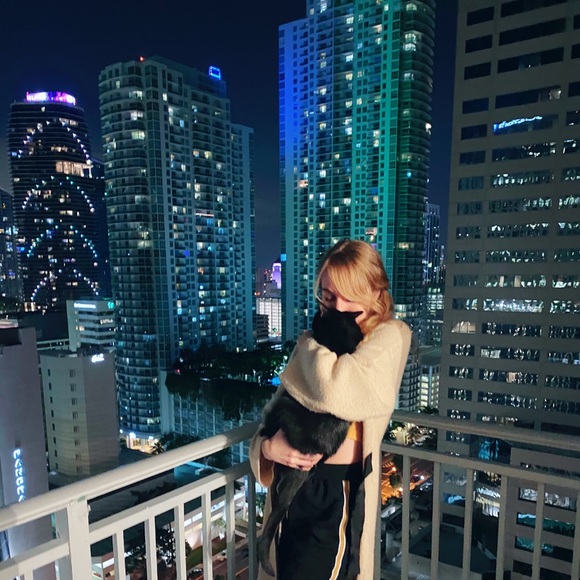 Meet your Posher, Ariana - Picture 2 of 3